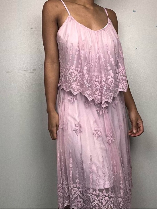 Filly Flair Dresses & Skirts - Filly Flair Lavender Floral Lace Midi Dress